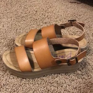 blowfish flatform sandals